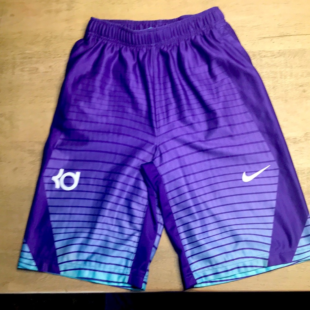 NWOT Nike dri fit basketball shorts Large